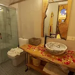 Iksirci Baba Hotel